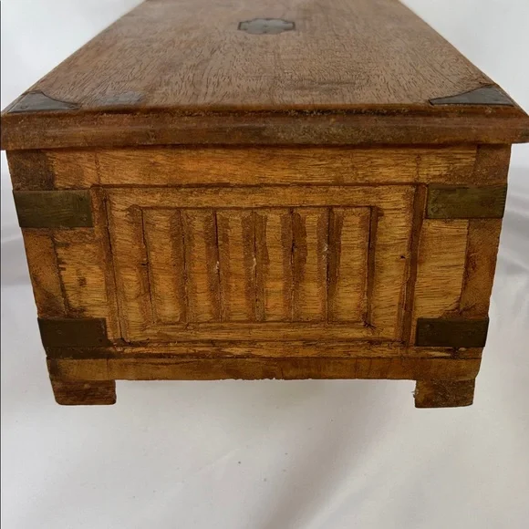 VINTAGE COLLECTIBLE HANDMADE SOLID WOODEN JEWELRY KEEPSAKE BOX - Picture 10 of 16